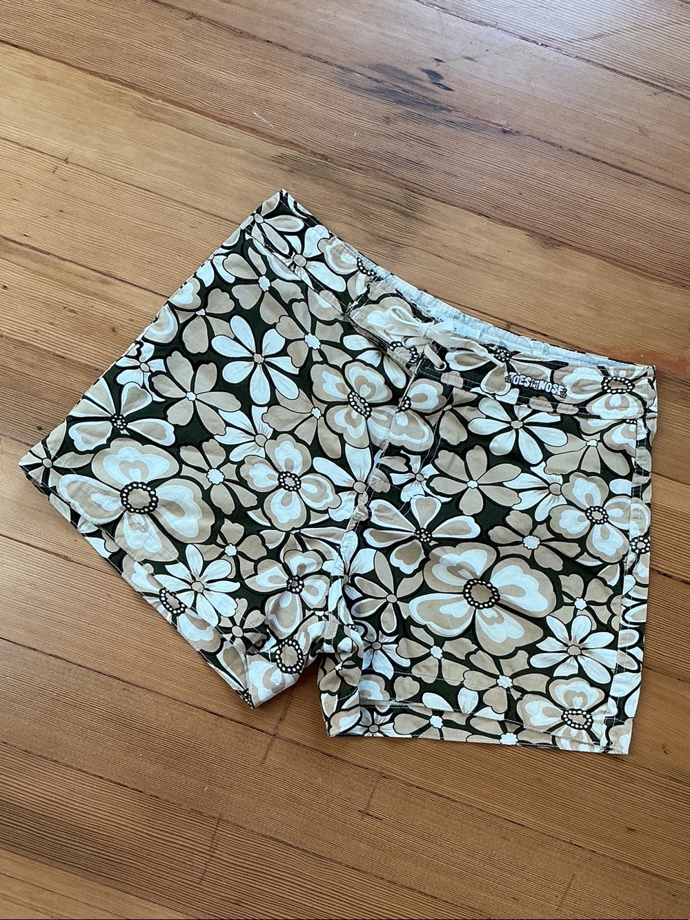 Floral 100% Cotton Vintage Surfer Shorts in Green and Cream Toes on the Nose